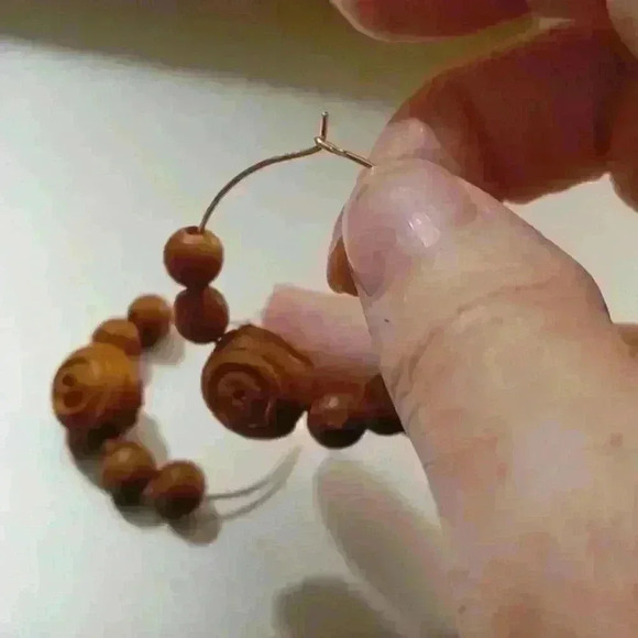 ❤️ Handmade Wooden Rose Bead Earring Hoops - Picture 4 of 5